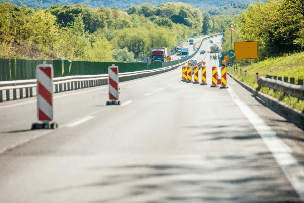 sinalização de obras em rodovias