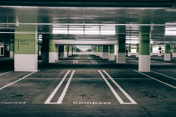 sinalização horizontal em estacionamentos